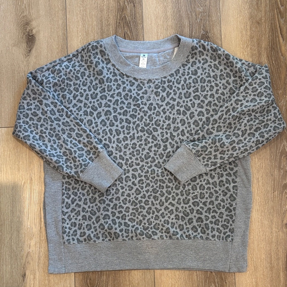 90 Degree By Reflex Gray Leopard Ribbed Hem Sweatshirt